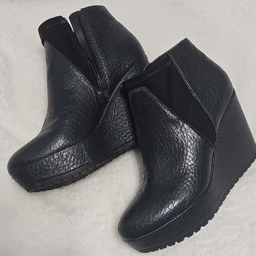 VETA WANG SIMPLY VERA Navy Blue Wedge Ankle Boots